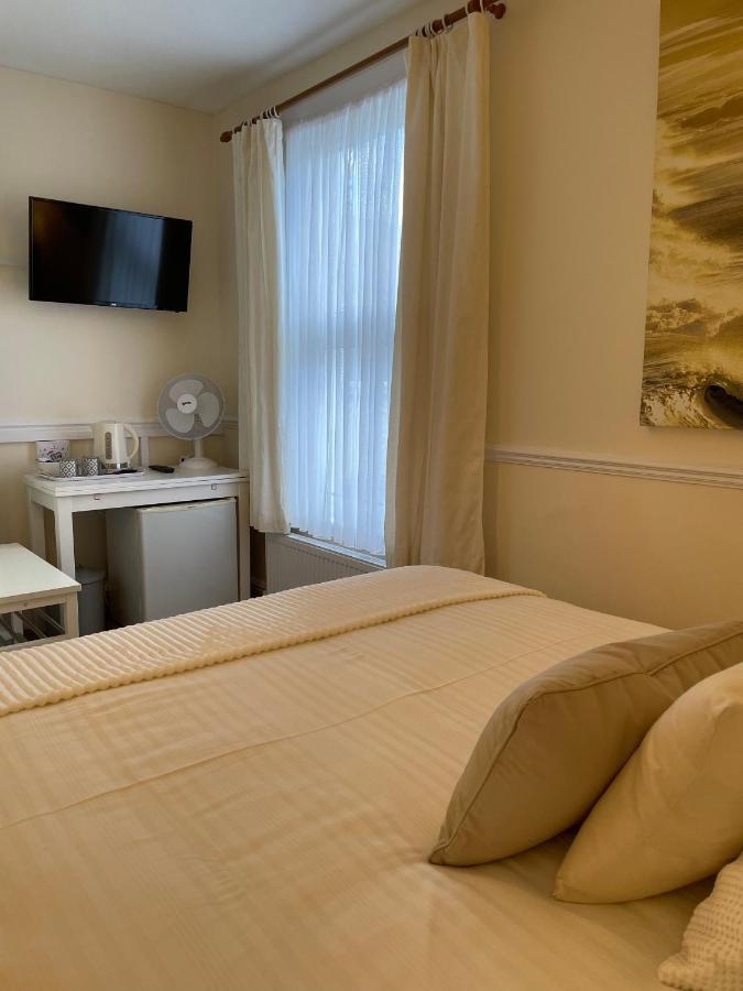 Caris Guest House Southend-on-Sea Dış mekan fotoğraf