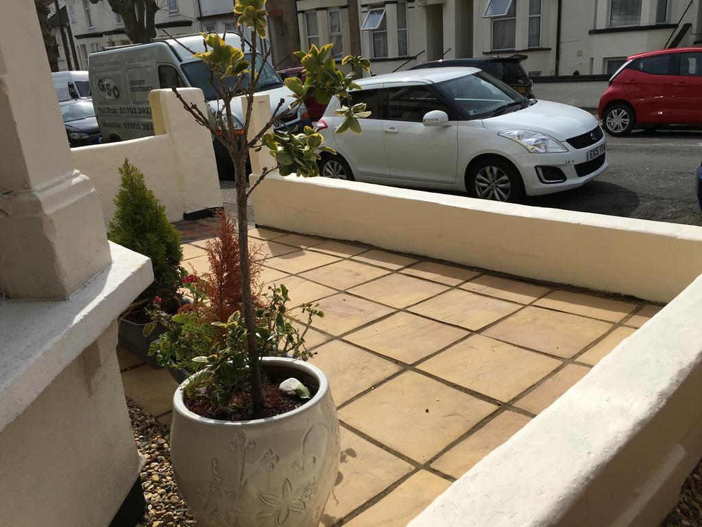 Caris Guest House Southend-on-Sea Dış mekan fotoğraf